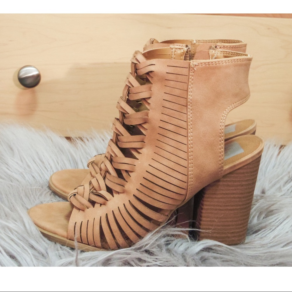 🌻 DV Sandals 🌈🍒